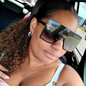 Meet your Posher, Desi